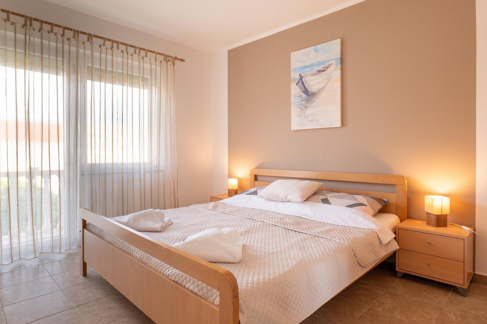 Apartment Wish - Two Bedrooms With 2 Ac Renewed Pag Town Exterior photo